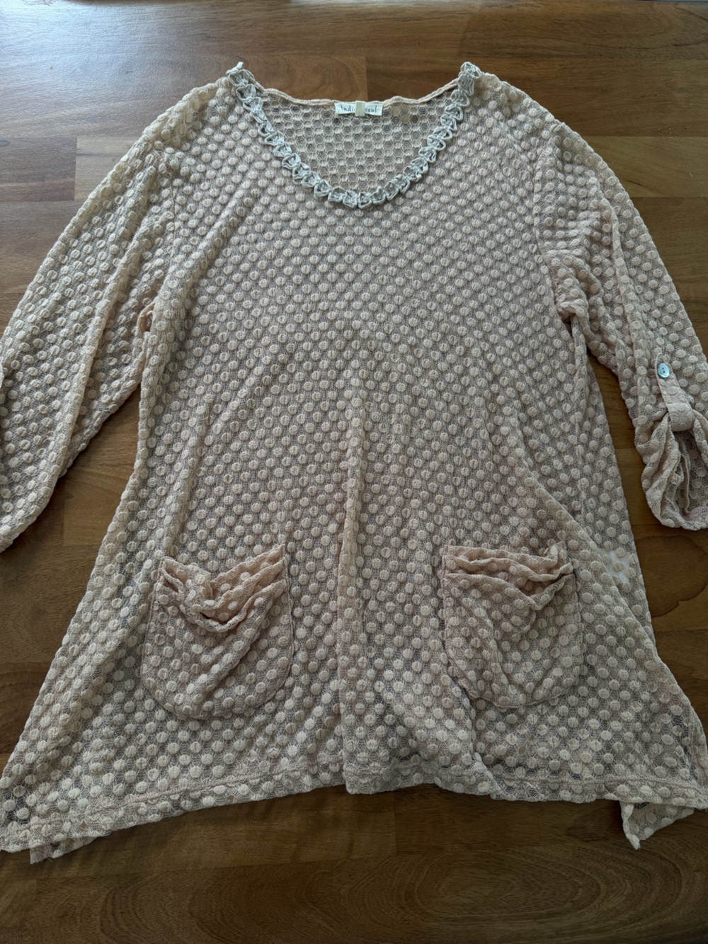 indigo soul Beige Dot Sheet Lace Knit Tunic Top Size Medium